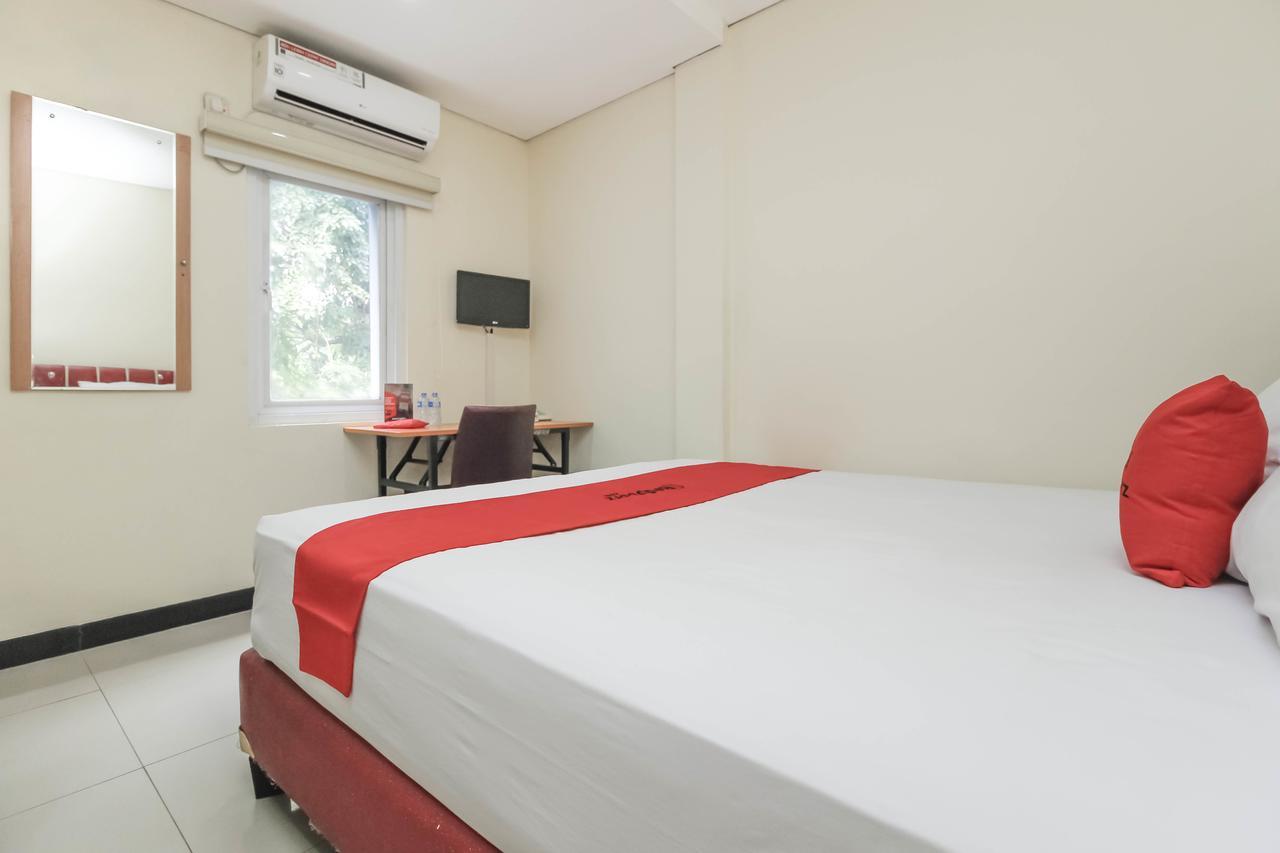 Reddoorz Plus @ Jalan Pemuda Jakarta Exterior photo