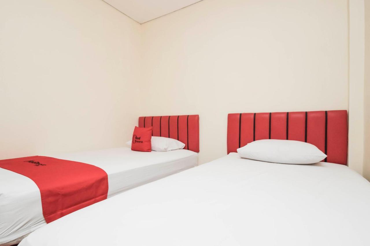 Reddoorz Plus @ Jalan Pemuda Jakarta Exterior photo
