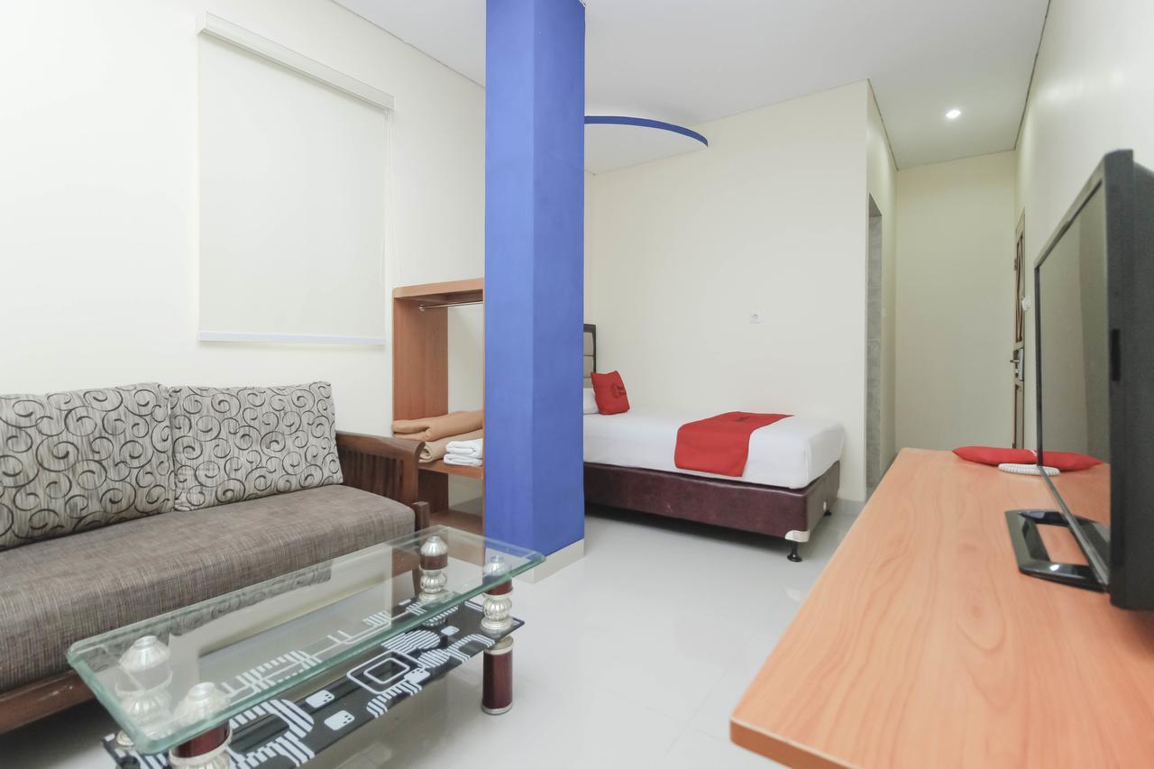 Reddoorz Plus @ Jalan Pemuda Jakarta Exterior photo