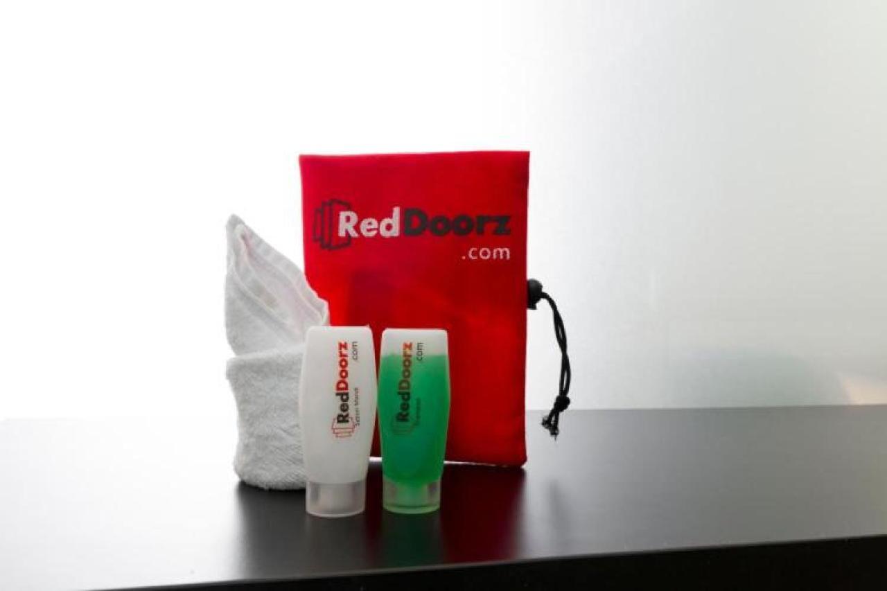 Reddoorz Plus @ Jalan Pemuda Jakarta Exterior photo