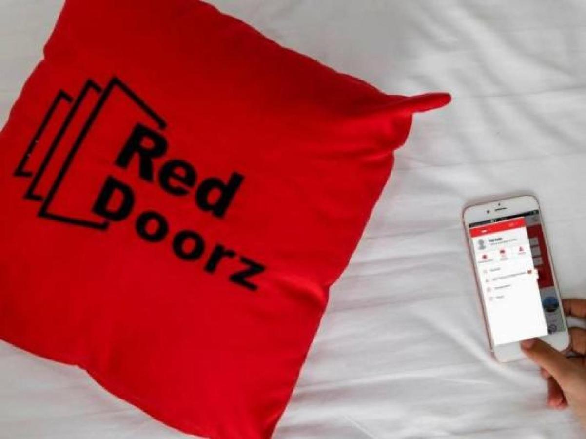 Reddoorz Plus @ Jalan Pemuda Jakarta Exterior photo